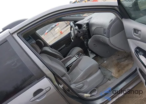 2004 Toyota Sienna Le z USA, uszkodzony, nr VIN 5TDZA23C34S128810